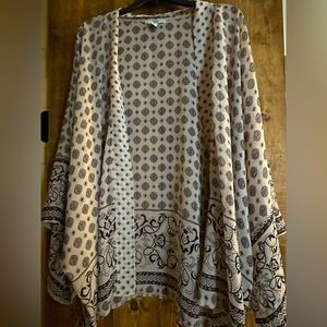 Croft and Barrow Kimono style shawl. Size small. In great condition!